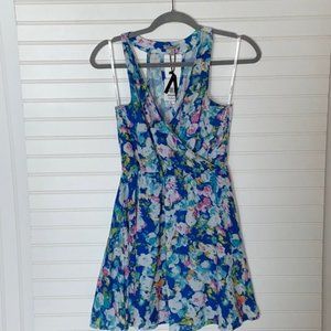 Nicopoly Sleeveless Floral Dress